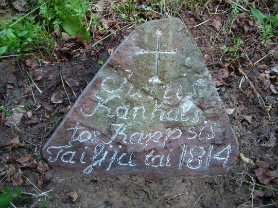 Unikālais kapsētas dibināšanas akmens. Foto: A.Grīnbergs.